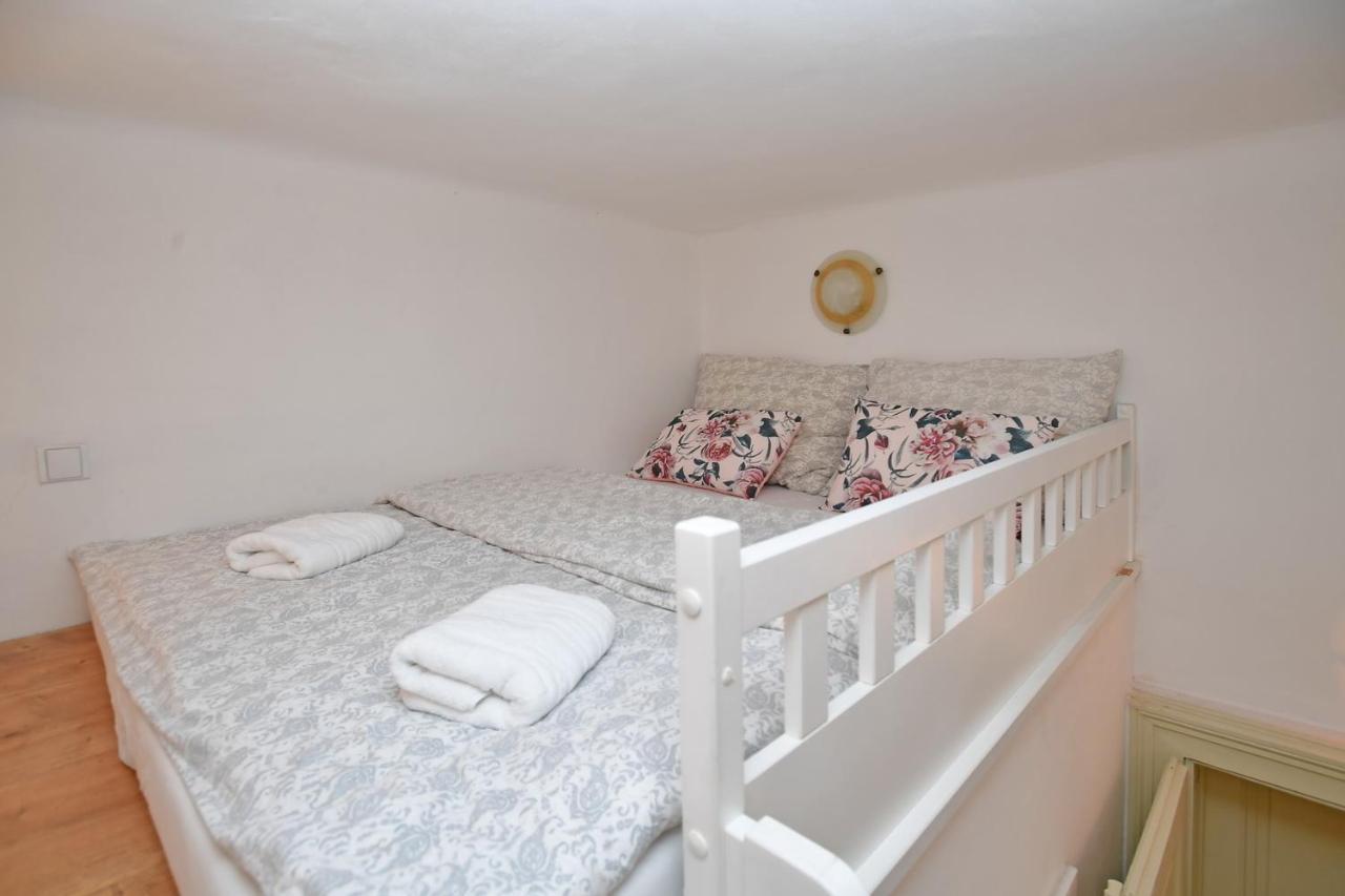 Lovely Little Cosy Apt In Prague Ngoại thất bức ảnh