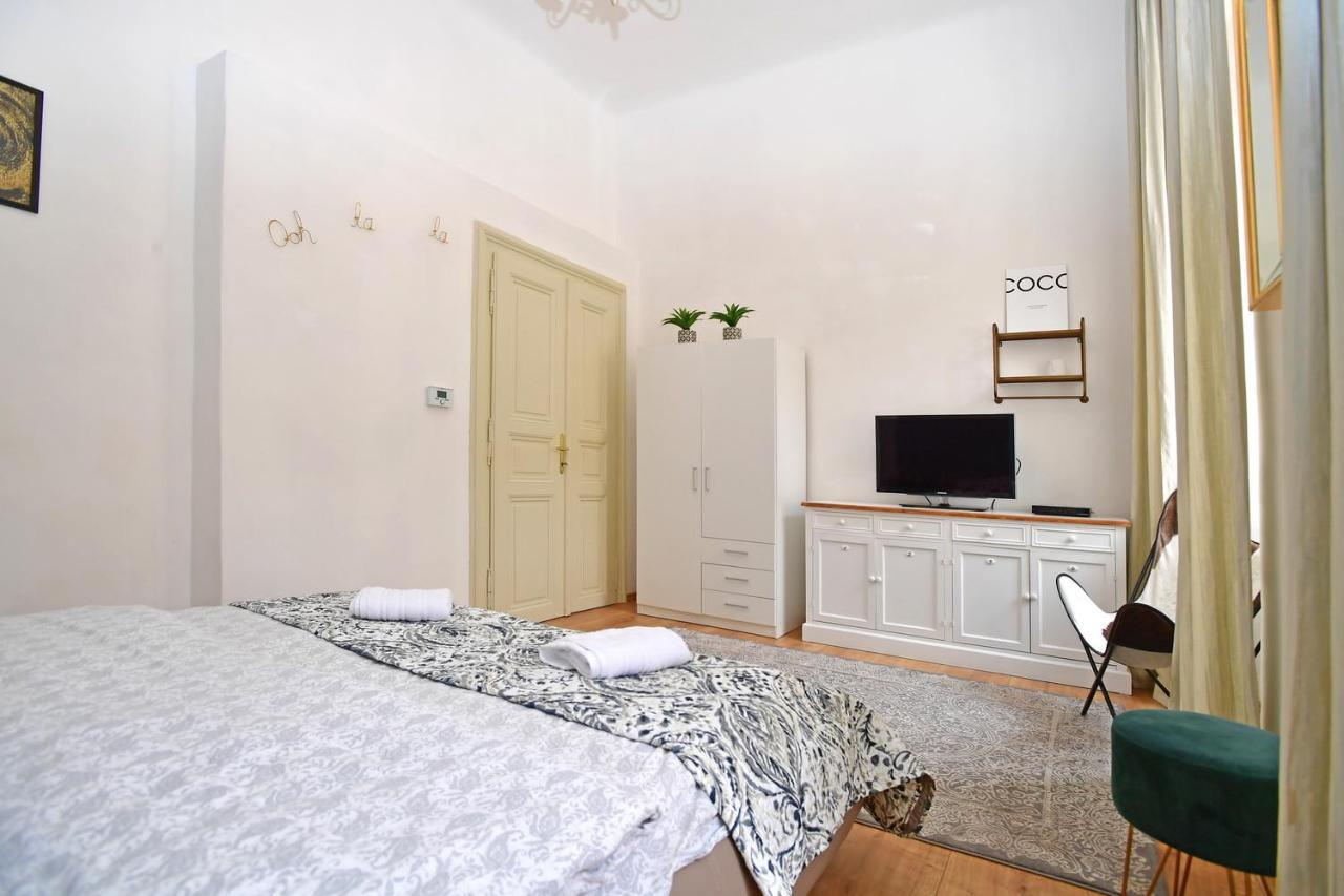 Lovely Little Cosy Apt In Prague Ngoại thất bức ảnh